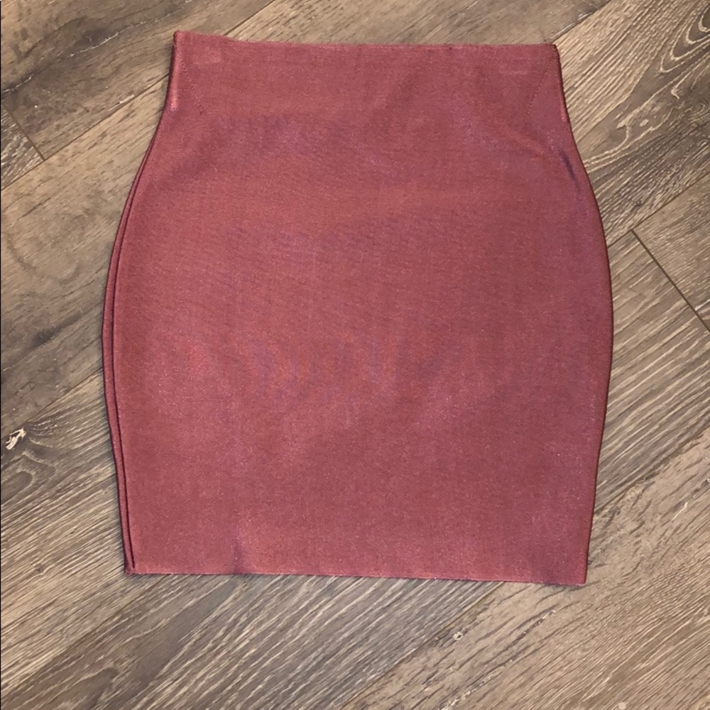 Fitted skirt